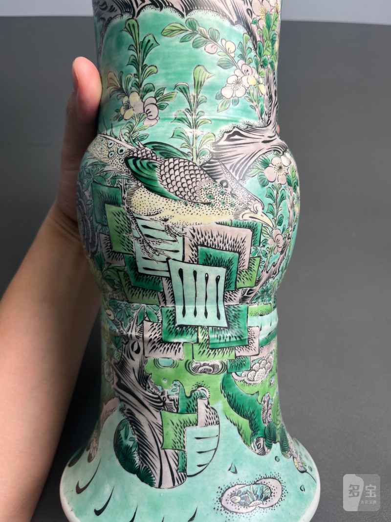 清康熙  素三彩“雏鸡牡丹”图花觚 - 图5